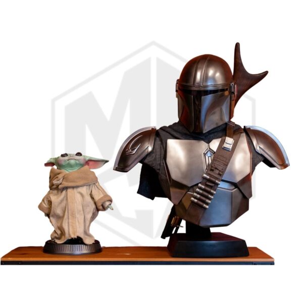 SIDESHOW: The Mandalorian - Din Djarin & HOT TOYS: The Mandalorian – Life-Size Grogu Figure