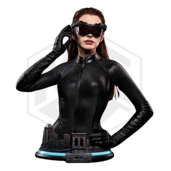 Infinity Studio: Catwoman (Selina Kyle) Life-Size Bust Infinity Studio: Catwoman (Selina Kyle) Life-Size Bust