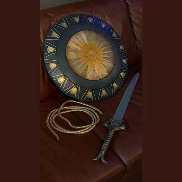 Infinity Studio X Penguin Toys: Wonder Woman Life-Size Bust Infinity Studio X Penguin Toys: Wonder Woman Life-Size Bust