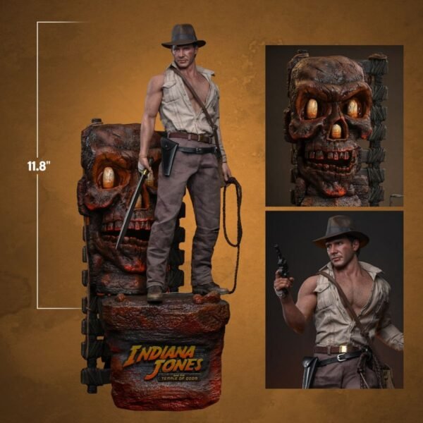 2 Hot Toys: Indiana Jones (Deluxe Version) 1/6 Scale Figure