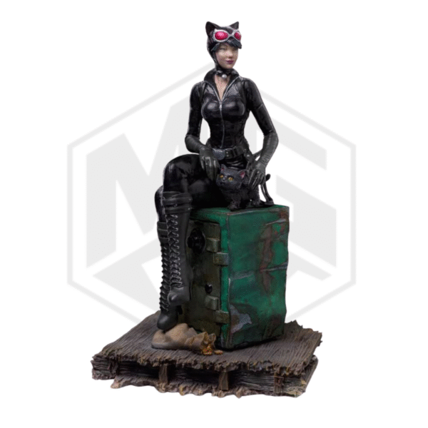 Iron Studios: Cat Woman Art Scale 1/10
